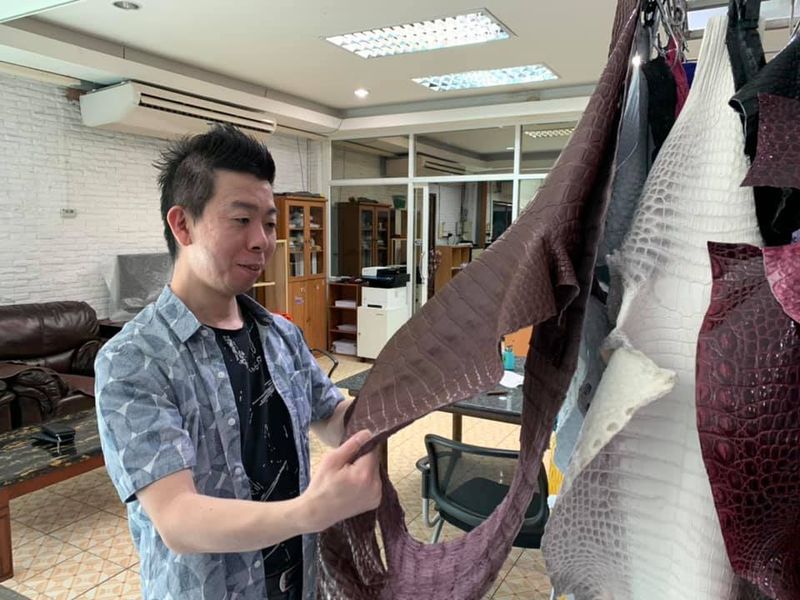 バンコク郊外の工場で確認したタイ製の革