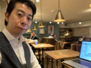 乗り継ぎポーランドで「ナ・ズドロヴィーエ！」（乾杯！）