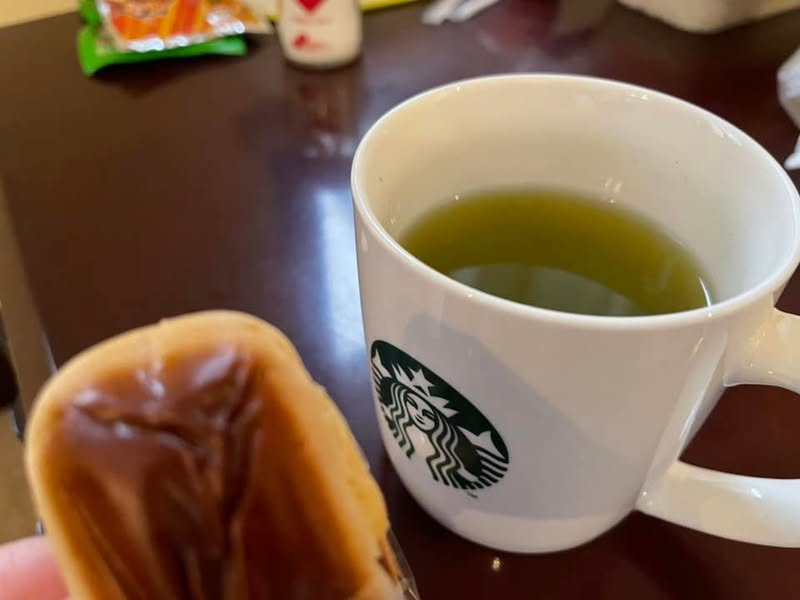 隔離ホテルの窓辺で楽しんだ八女茶の新茶