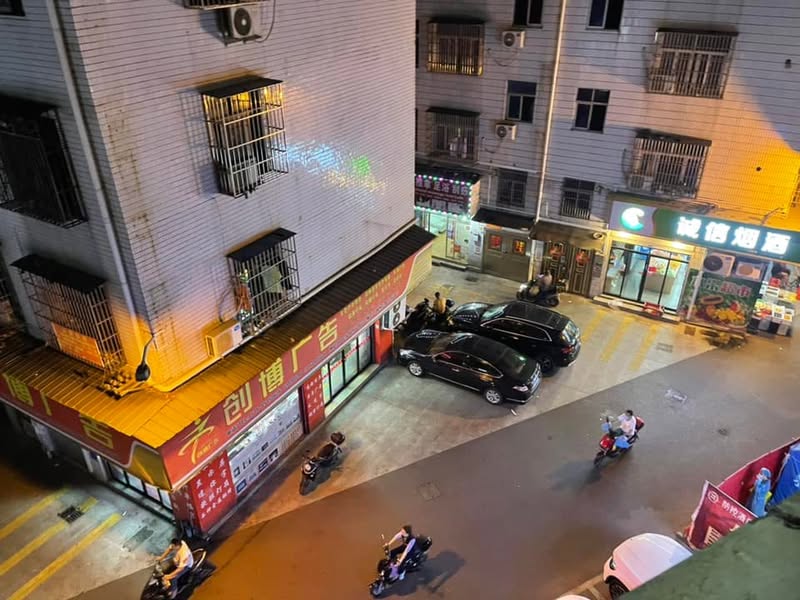 義烏の隔離ホテルの窓から見えた街の夜景