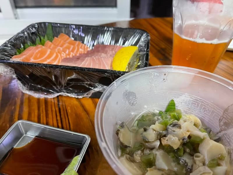 隔離ホテルで味わった刺身と海鮮料理