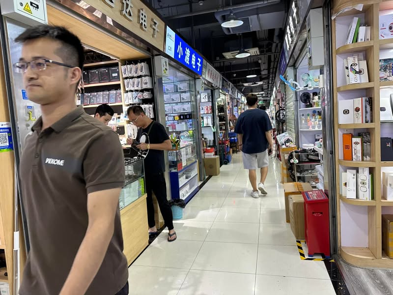 深圳の電子問屋街・華強北の売り場