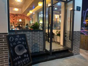 正式開業日の夜にお客様を迎えたSakura Coffee