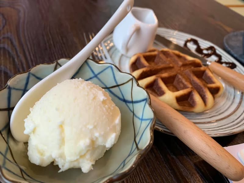 Sakura Coffeeで提供した自家製ワッフルとアイスクリーム
