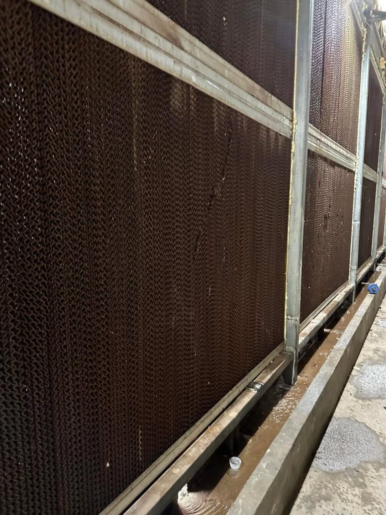 マイニング設備の室温を抑える大型冷却設備