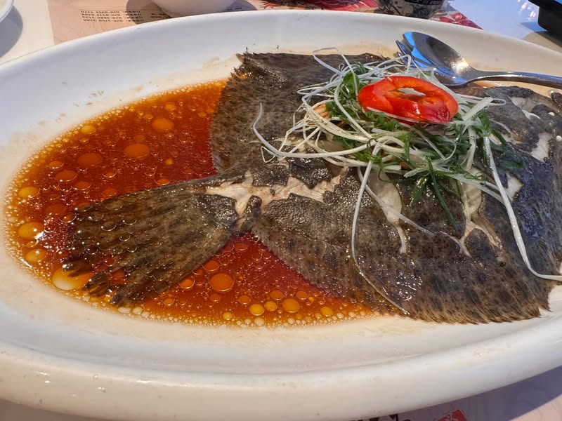 お客様と囲んだ広東料理の魚料理