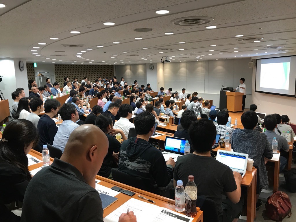 参加者で満席となった中国輸入ビジネスセミナーの講演会場